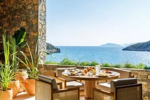 DAIOS COVE LUXURY RESORT & VILLAS – Vathi