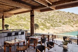 DAIOS COVE LUXURY RESORT & VILLAS – Vathi