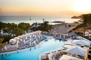 INSOTEL TARIDA BEACH RESORT & SPA – Urbanització Cala Tarida