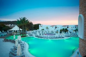 INSOTEL TARIDA BEACH RESORT & SPA – Urbanització Cala Tarida