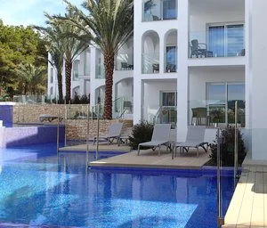 INSOTEL TARIDA BEACH RESORT & SPA – Urbanització Cala Tarida