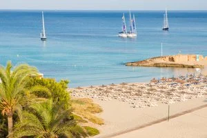 INSOTEL TARIDA BEACH RESORT & SPA – Urbanització Cala Tarida