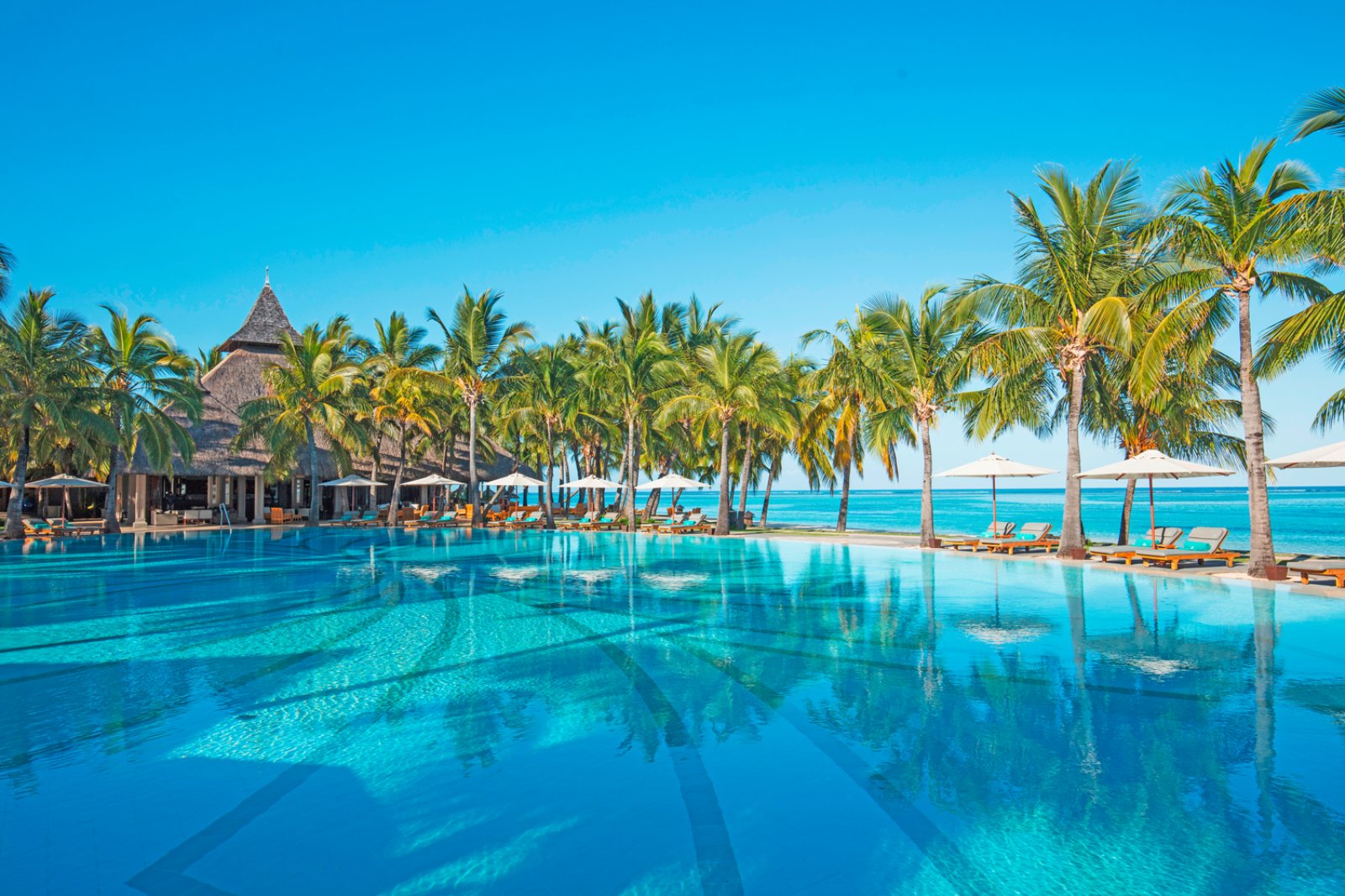 Paradis Beachcomber Golf Resort & Spa 