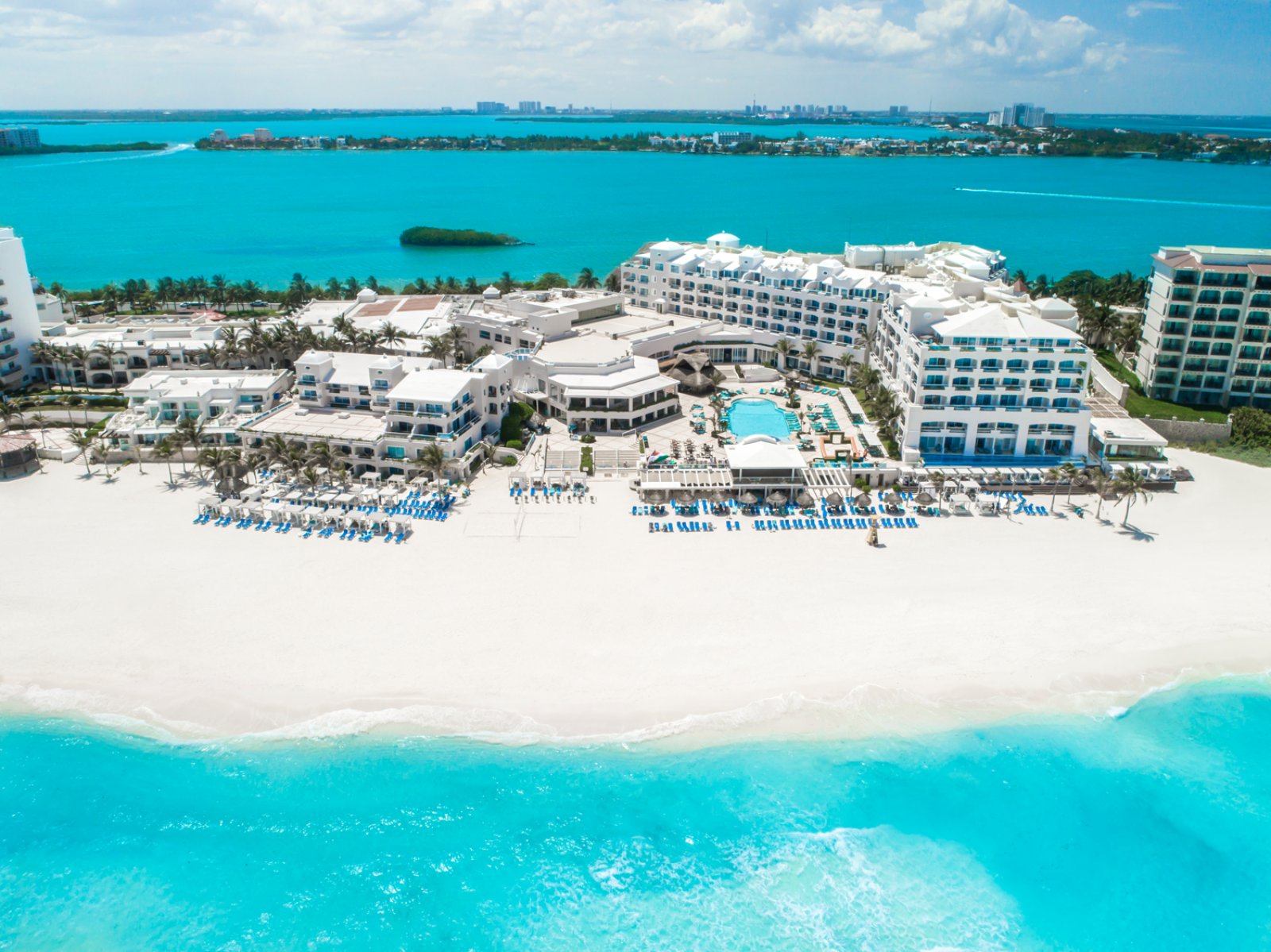 Wyndham Alltra Cancun Resort 