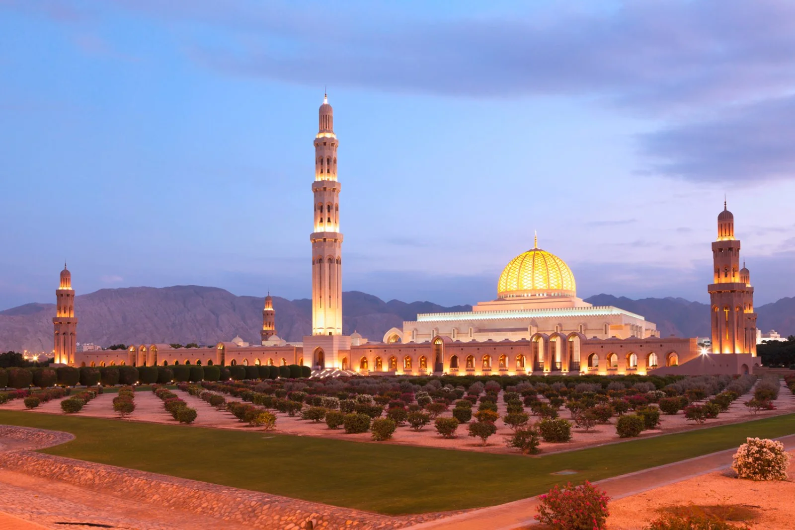 Muscat - Barka - Nakhal - Ain Thawara - Al HazmBarka - Ayn Al Kasfah - Muscat