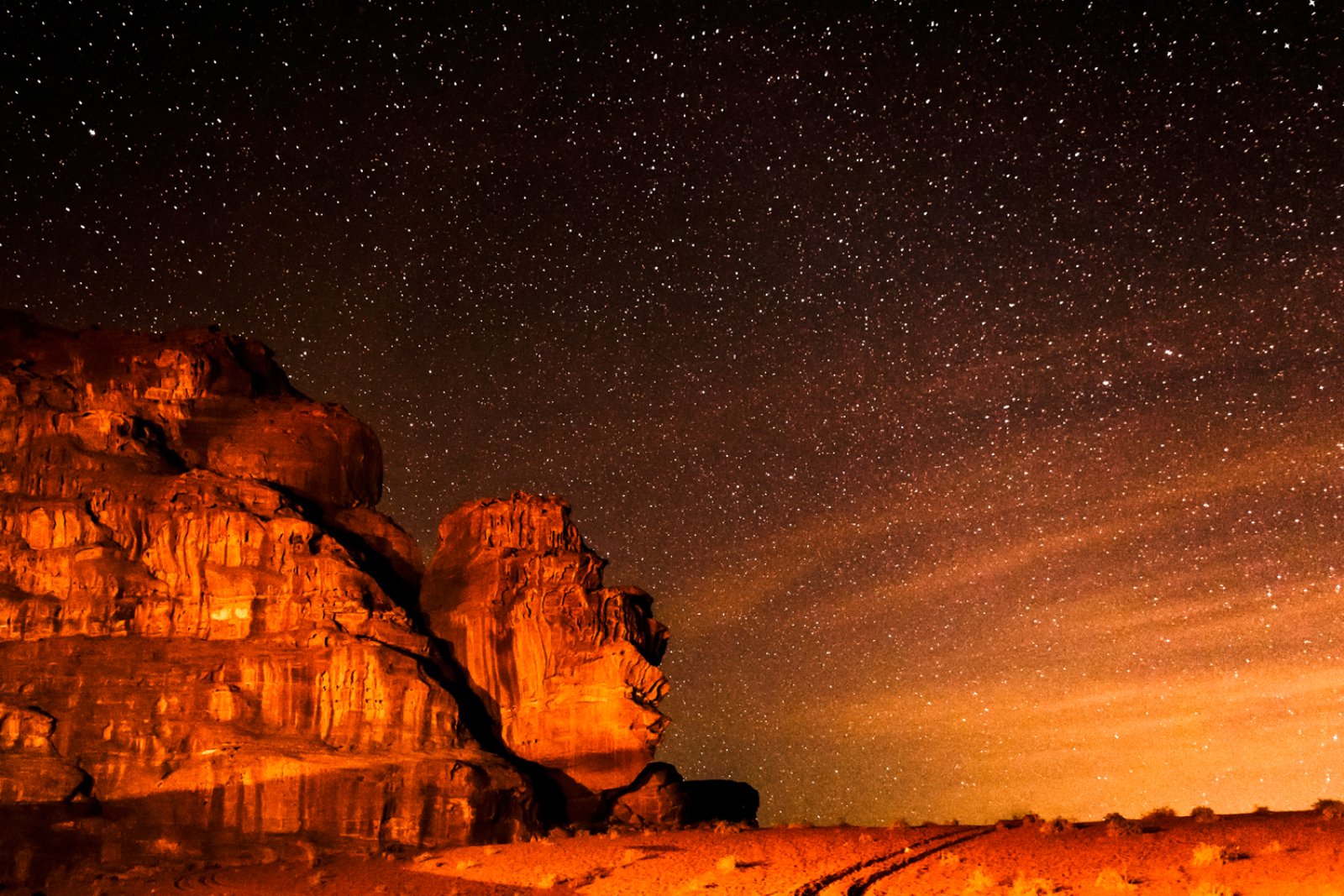 Terra Di Nomadi E Re Con Accompagnatore - Wadi Rum