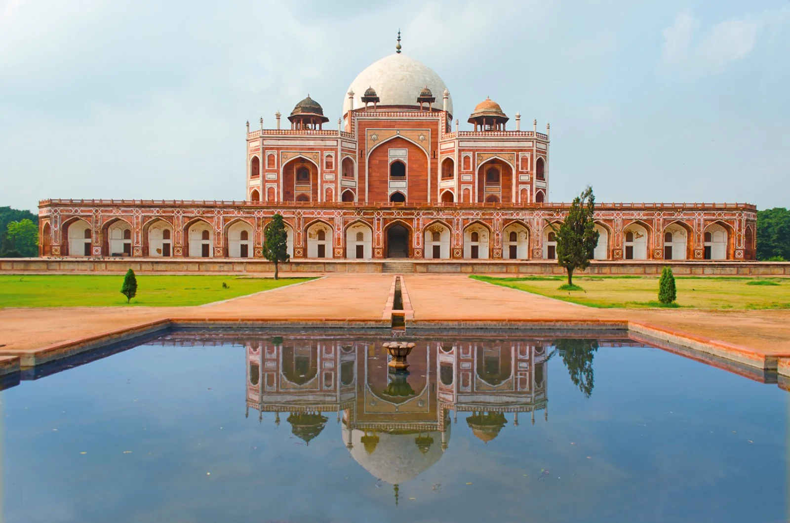 Voyager Dream E Varanasi - Delhi, Humanium Tomb