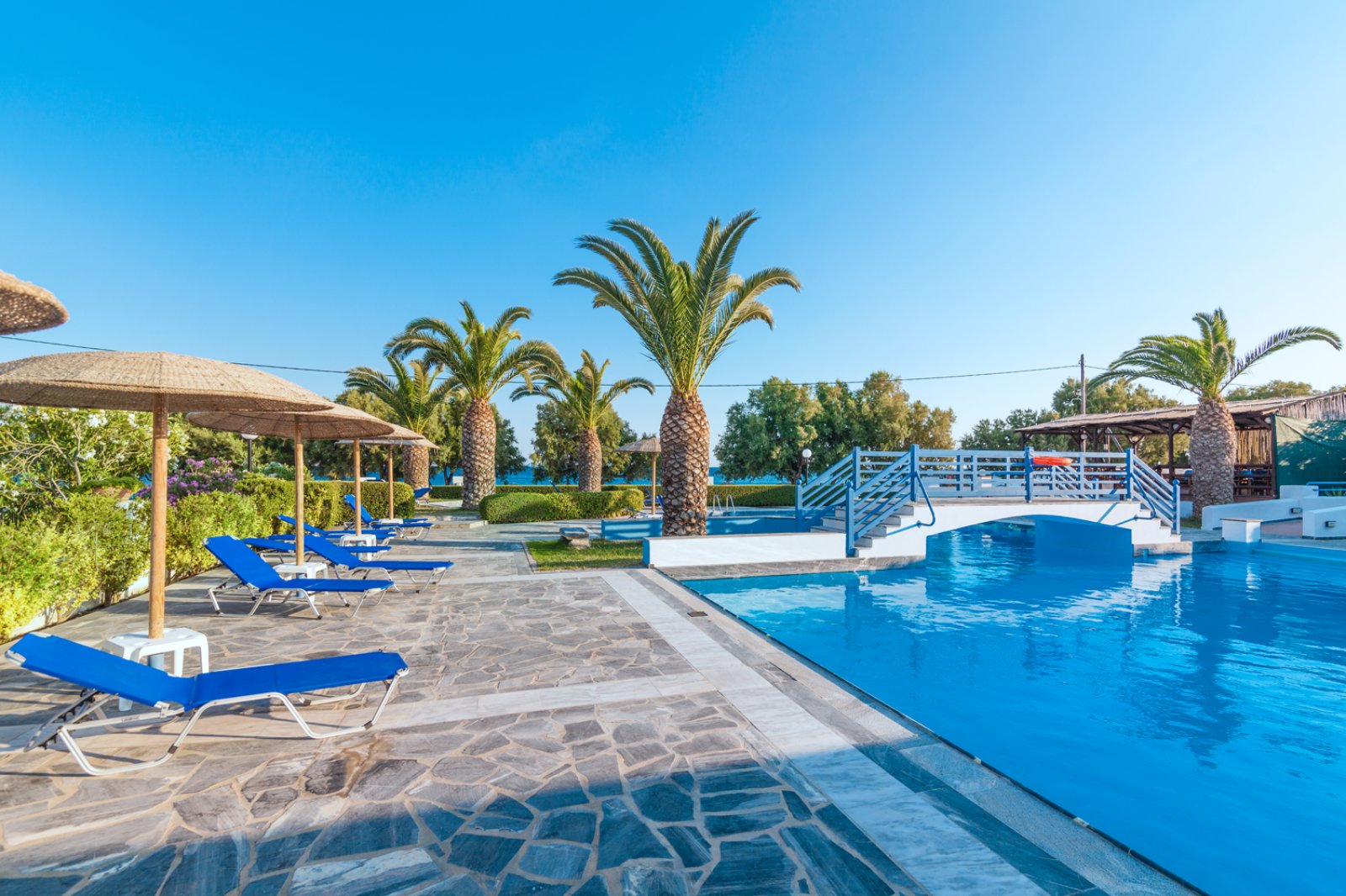 Zefiros Beach Hotel 