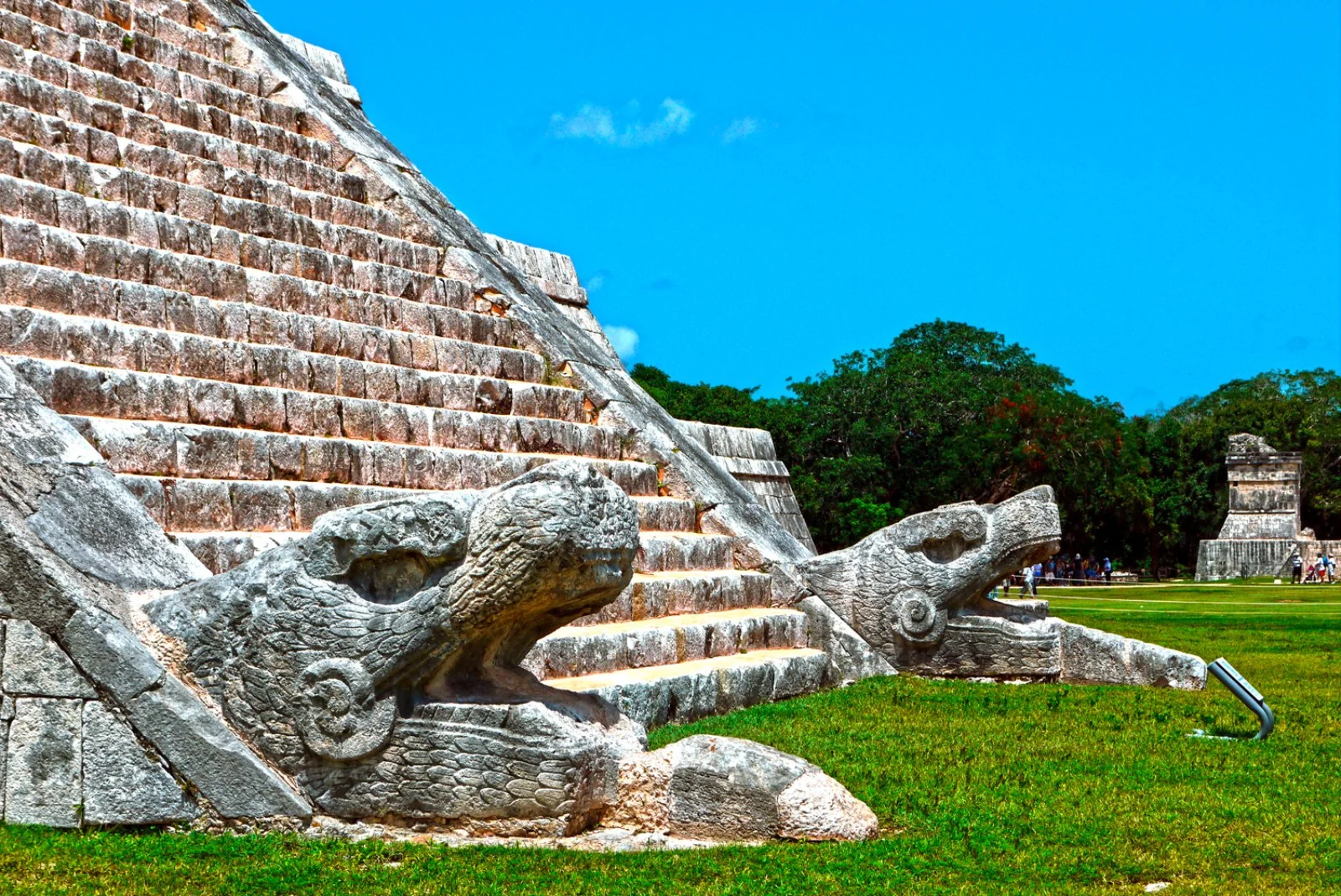 Cancun/Chichen Itza/Izamal/Merida (320 km)