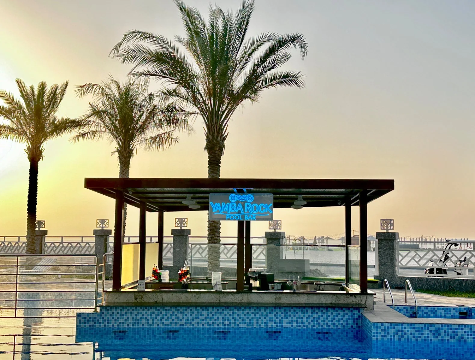 Alpiselect Park Regis By Prince Dubai - Pool Bar