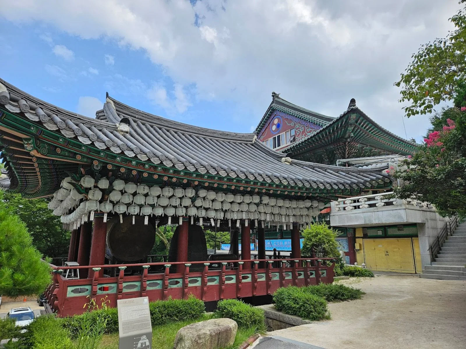 Seoul - Hwagyesa temple