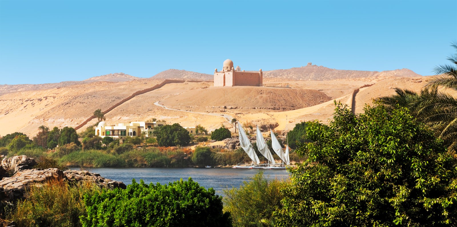 Voyager Sobek - Aswan, Mausoleo Dell'Aga Khan