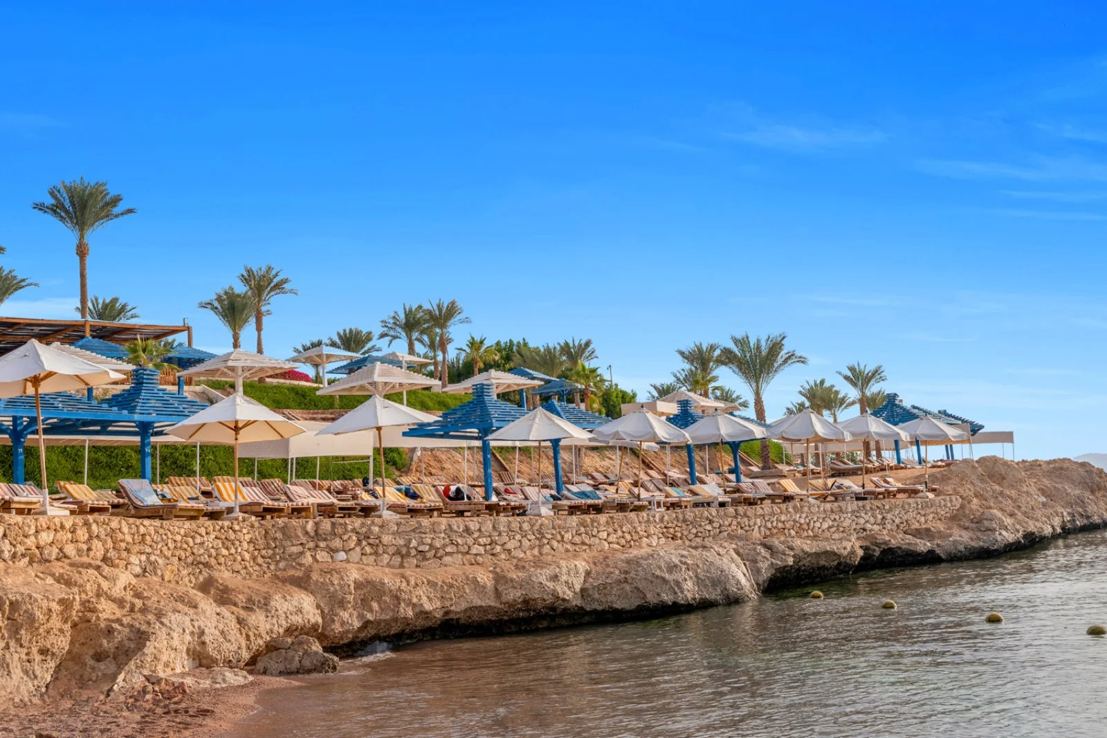 6rand Oasis Beach Resort 