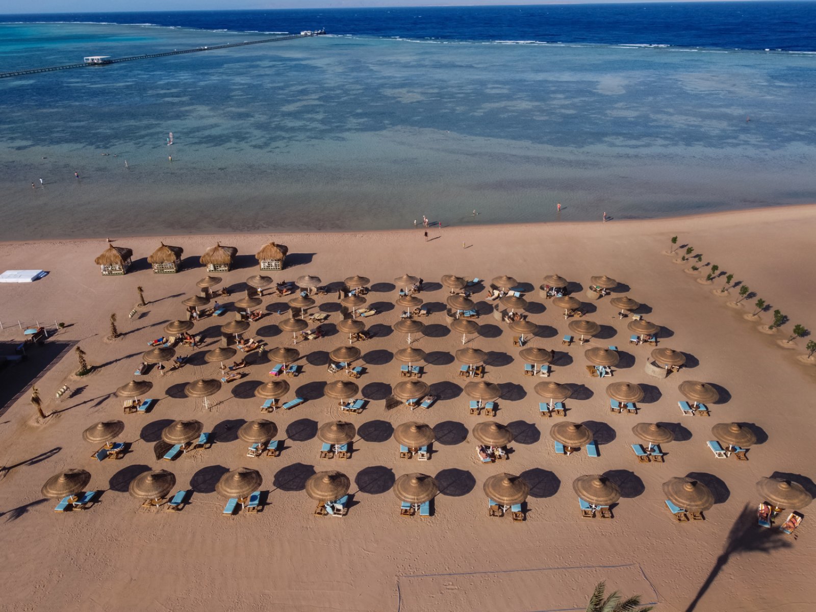 Amwaj Oyoun Beach Resort 