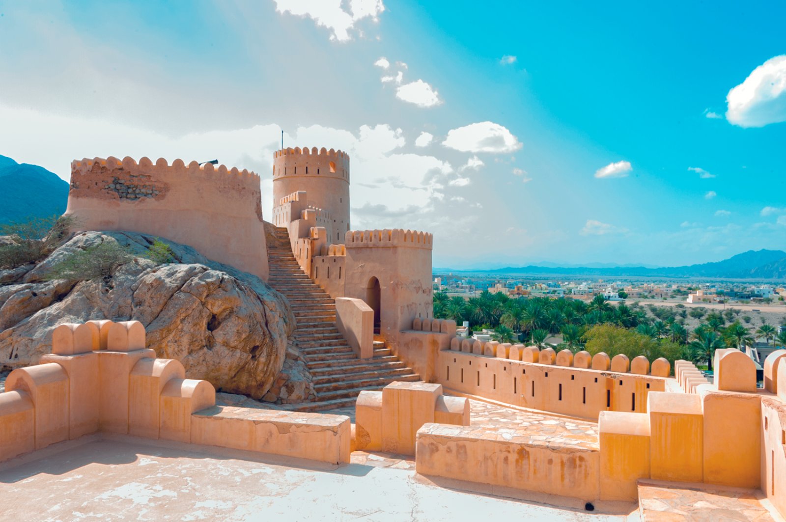 Voyager Desert E Mauritius - Oman, Nakhal Fort