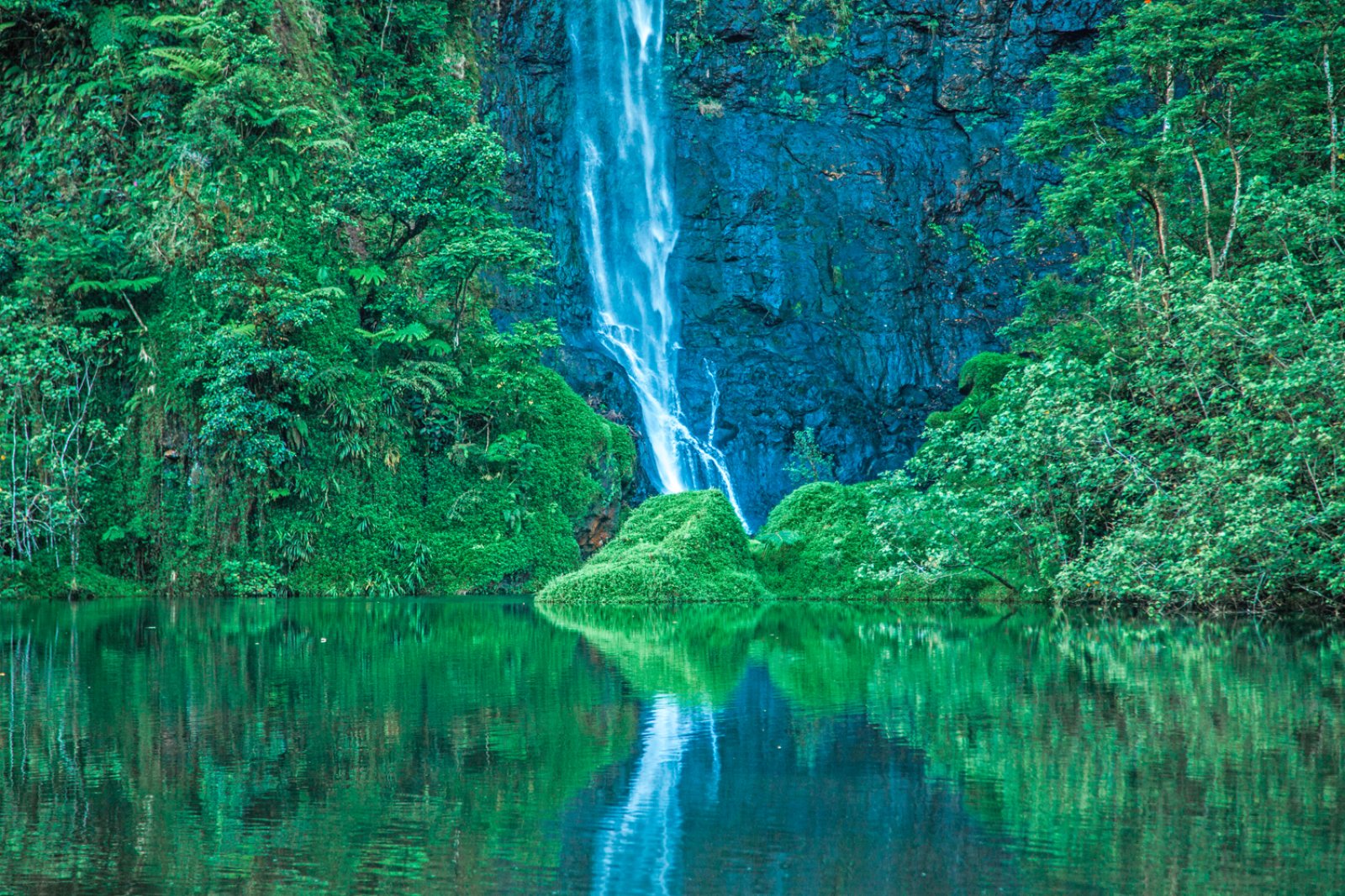 Tra Polinesiani E Cascate 