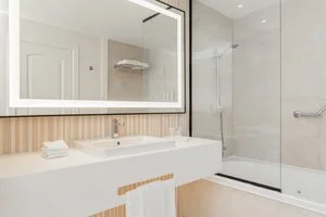 King Bed Family Suite
