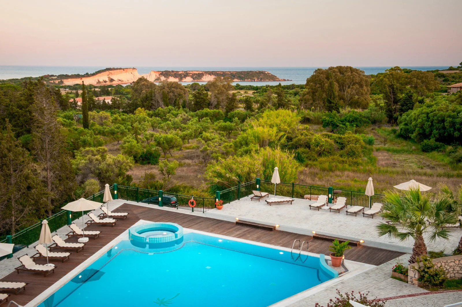 Alpiselect Belvedere Gerakas Luxury Suites 