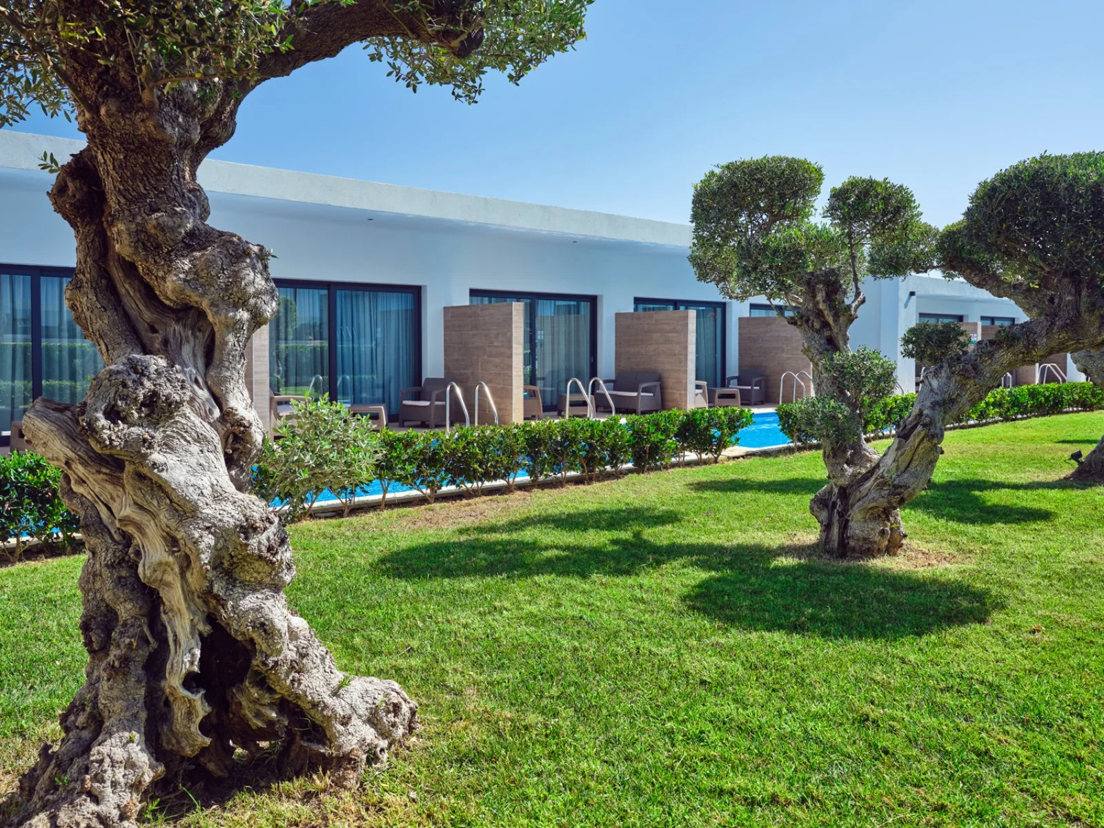 Cavo Orient Beach Hotel & Suites 