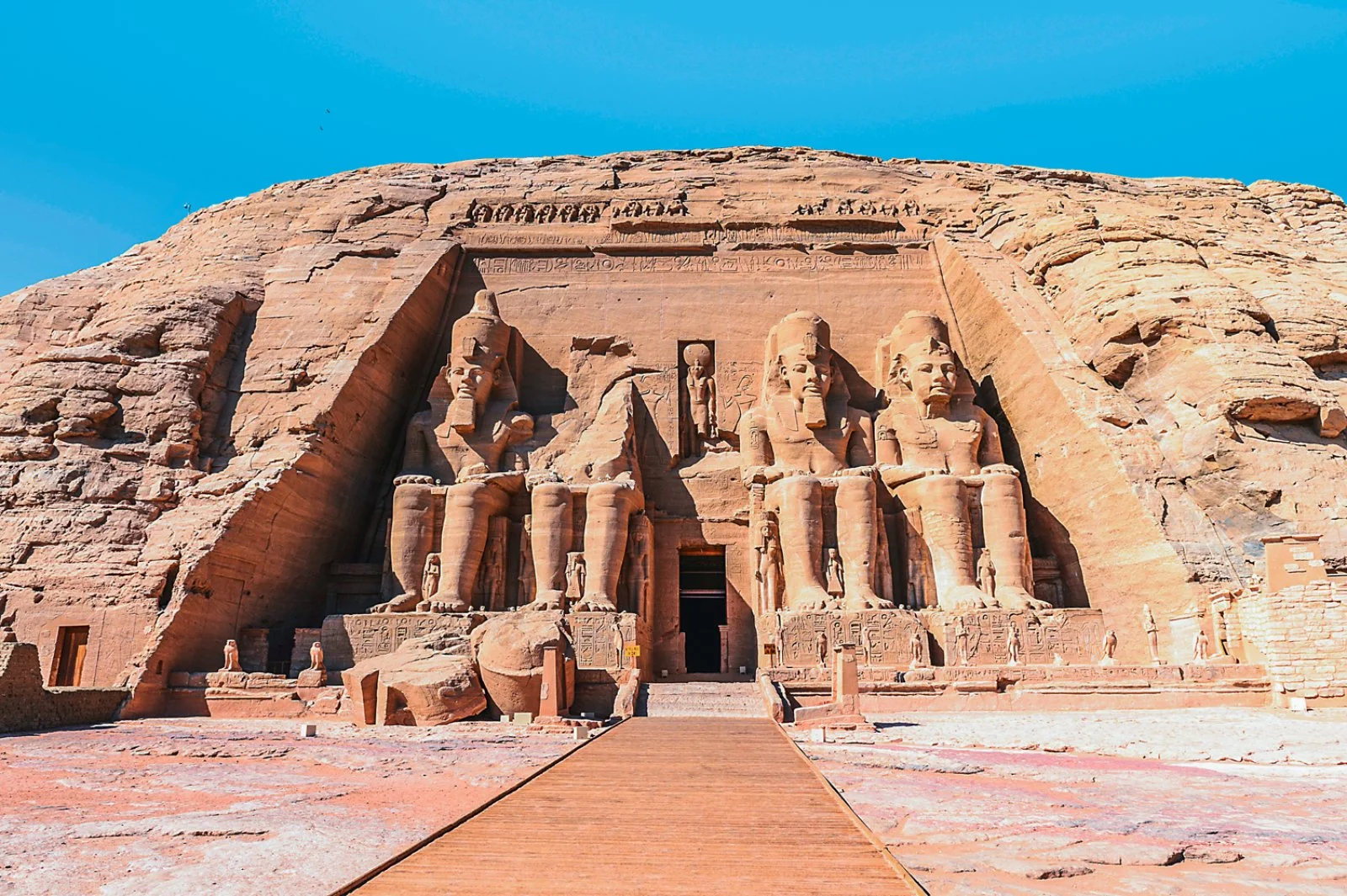 Aswan/Abu Simbel/Aswan (560 km)