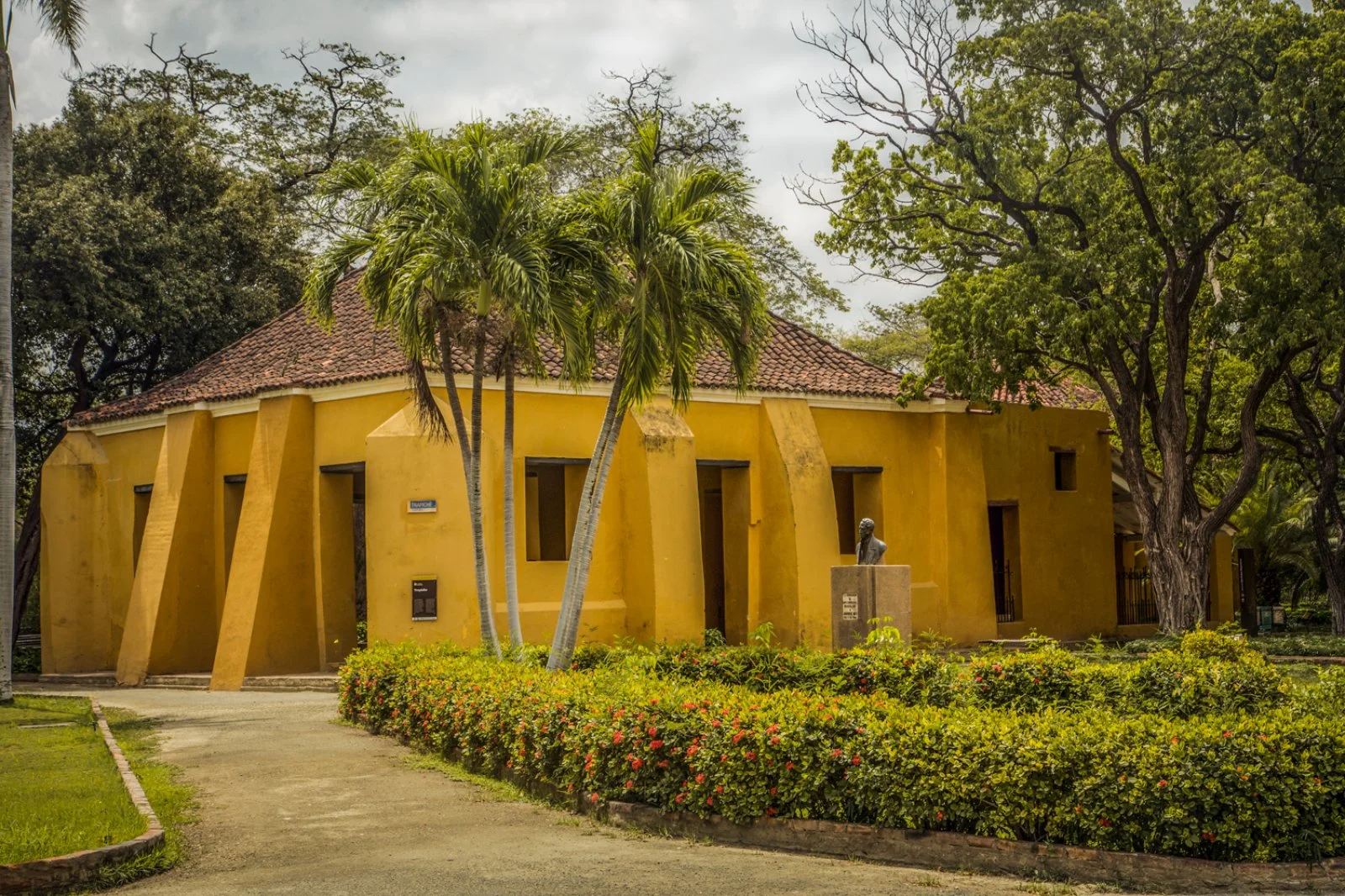 CARTAGENA/BARRANQUILLA/SANTA MARTA (237 km)