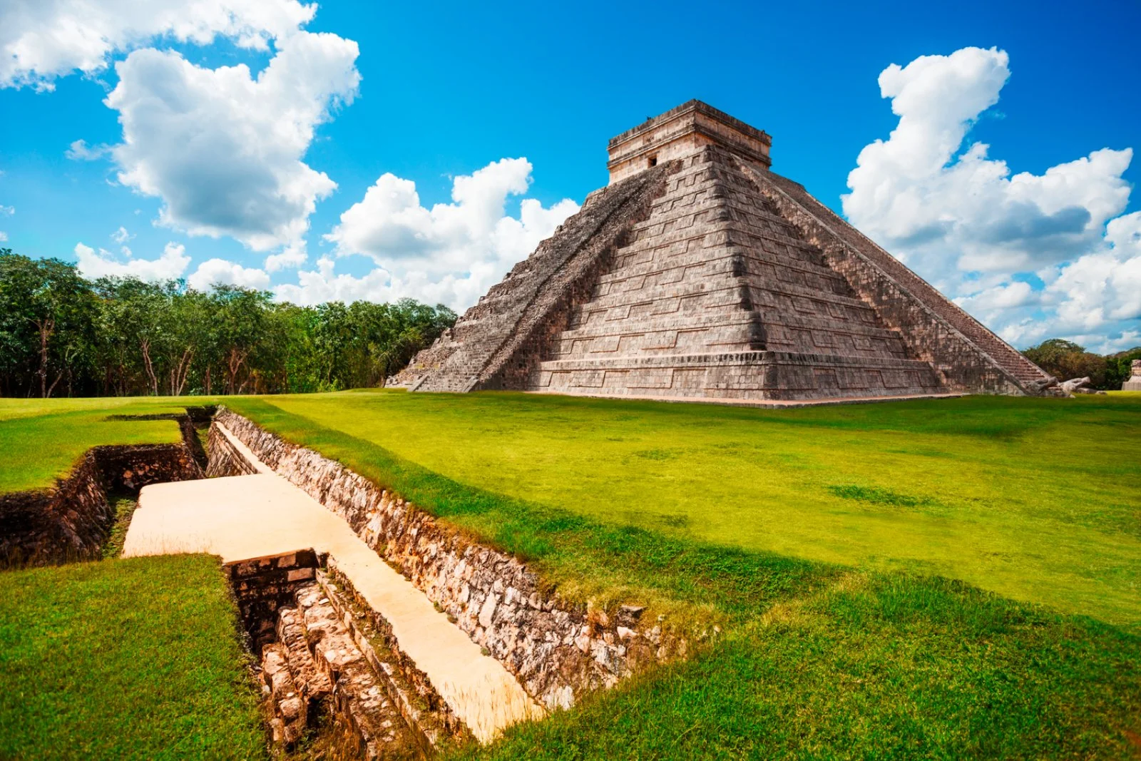VALLADOLID/CHICHEN ITZA/CENOTE DZITNUP/PLAYACAR (240 Km)