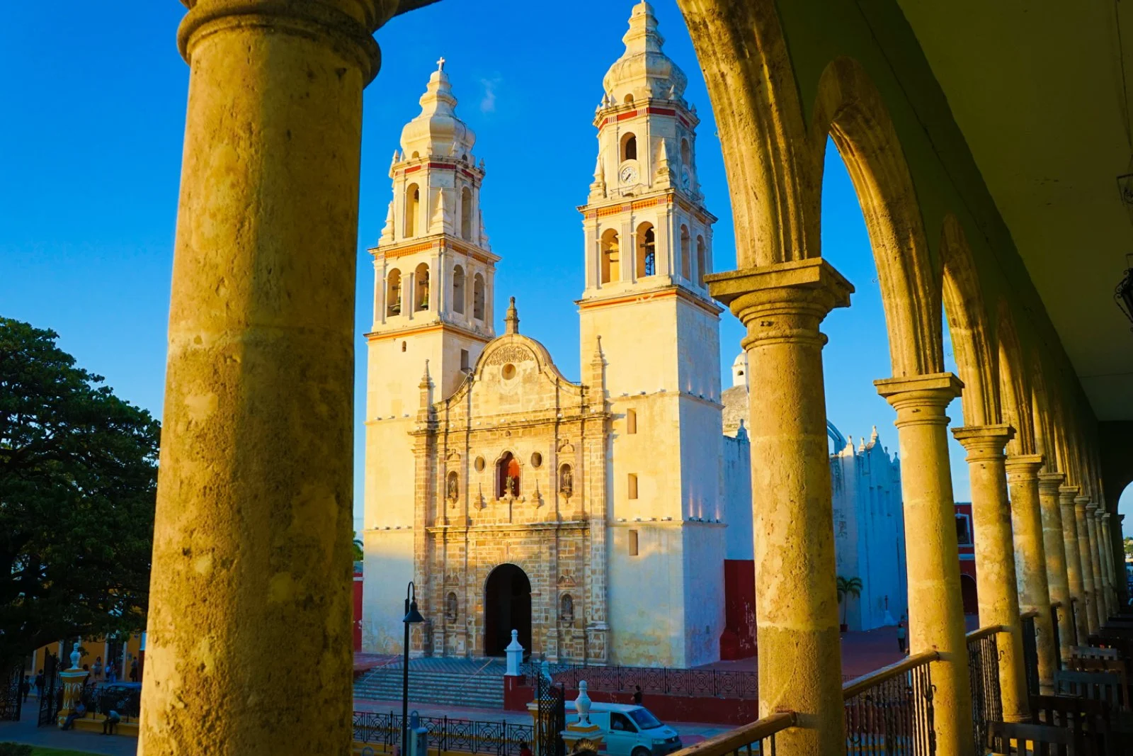 CAMPECHE/UXMAL/MERIDA (294 KM)