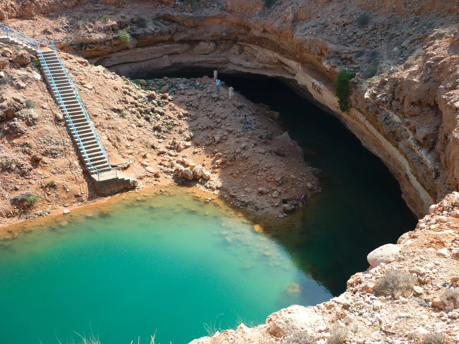 Muscat - Bimah Sinkhole - Wadi Tiwi - Wahiba Sands