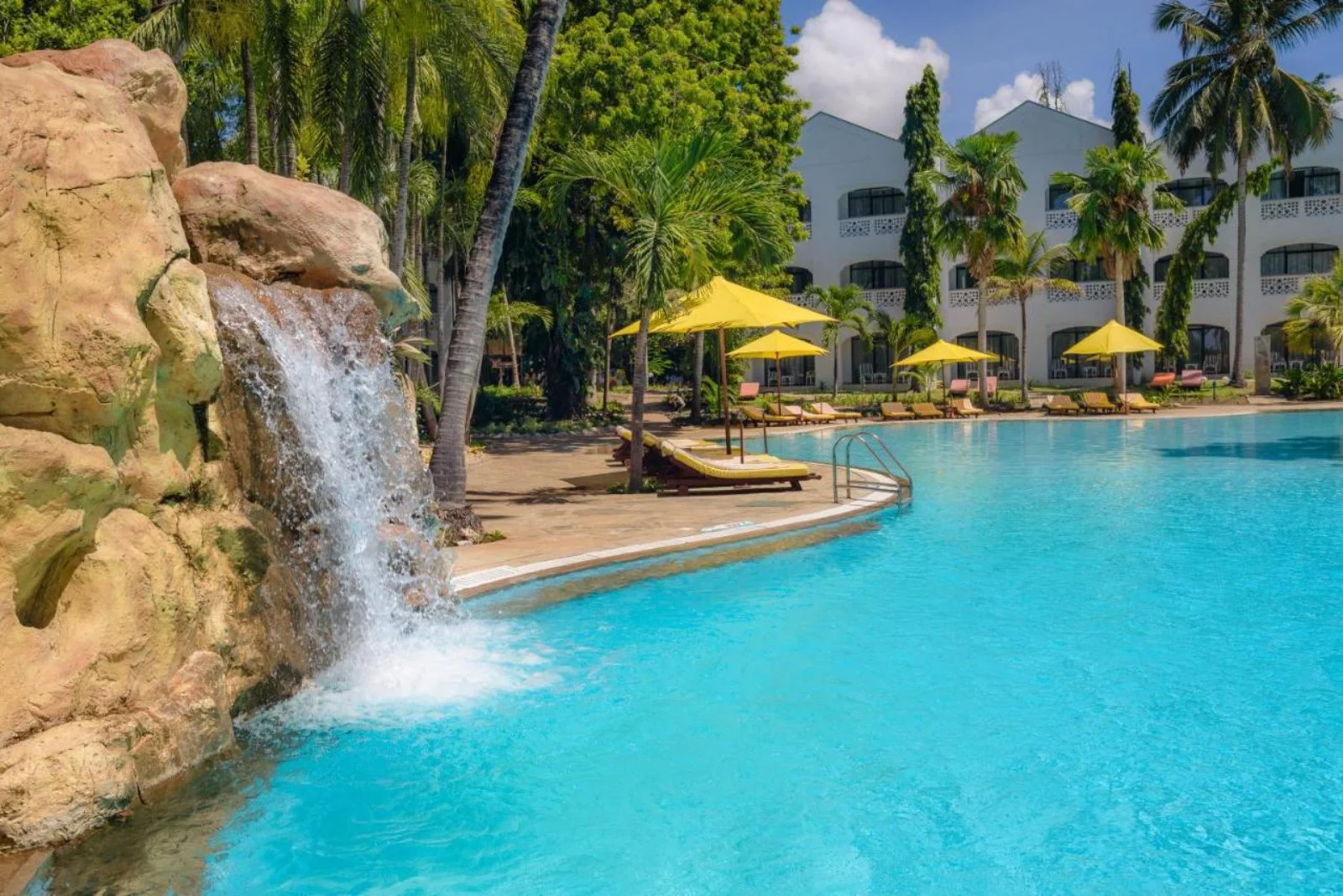 Sarova Whitesands Resort&Spa 