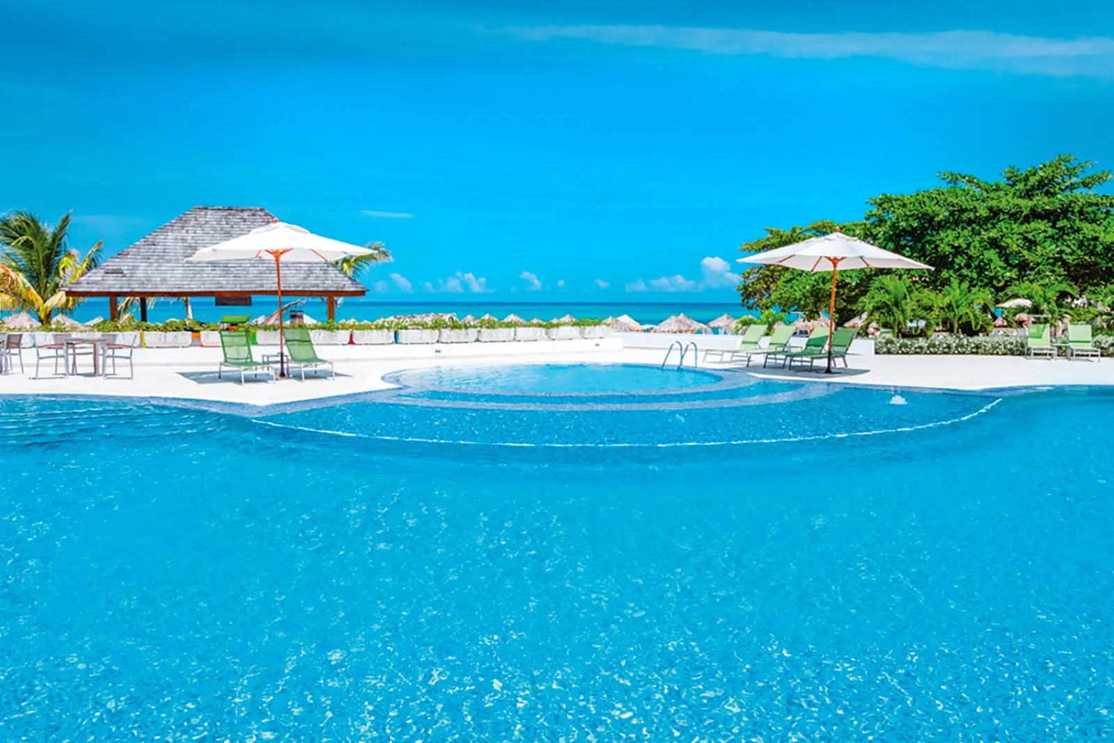 Grand Decameron Cornwall Beach 
