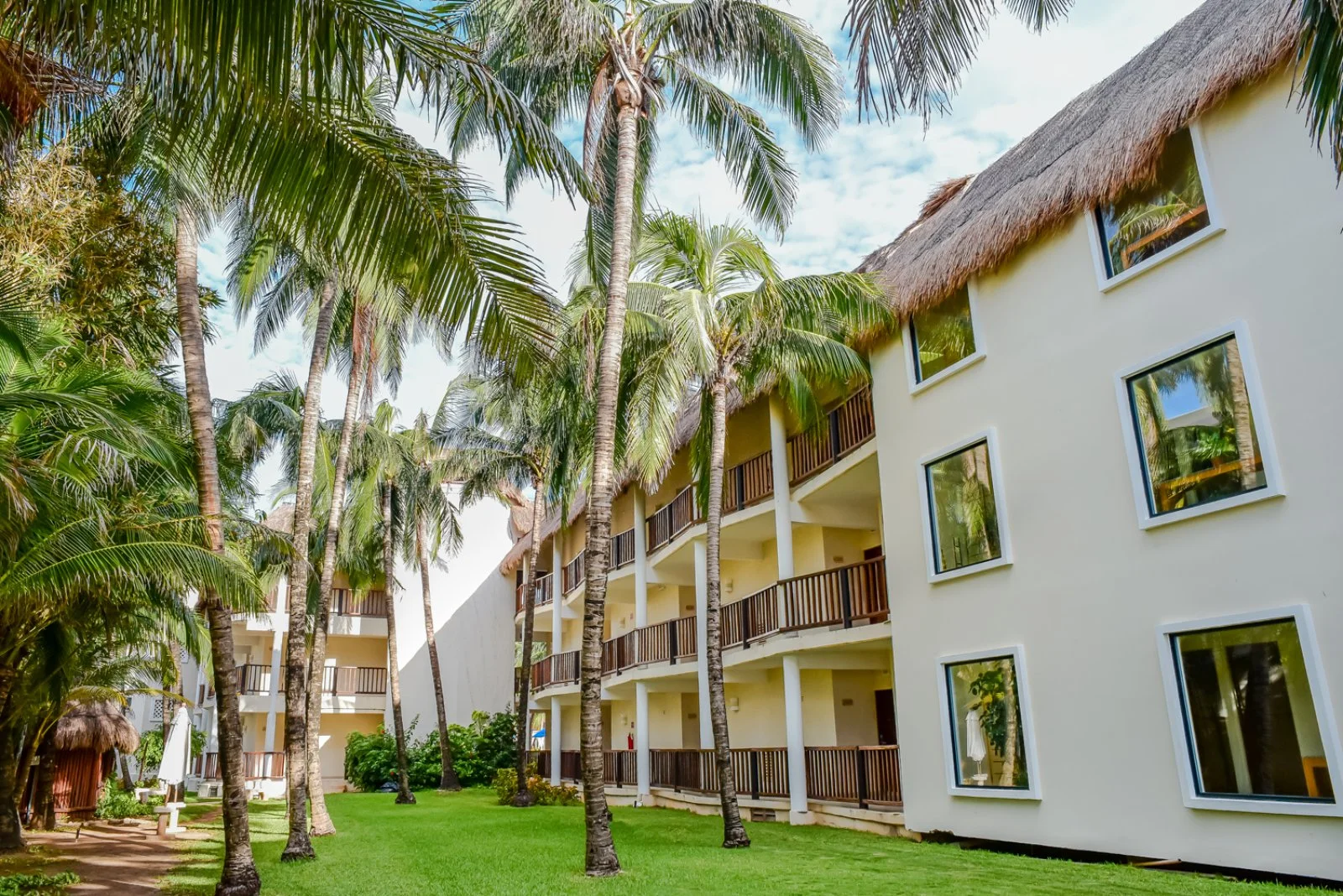 The Reef Cocobeach Beach Front Resort & Spa 