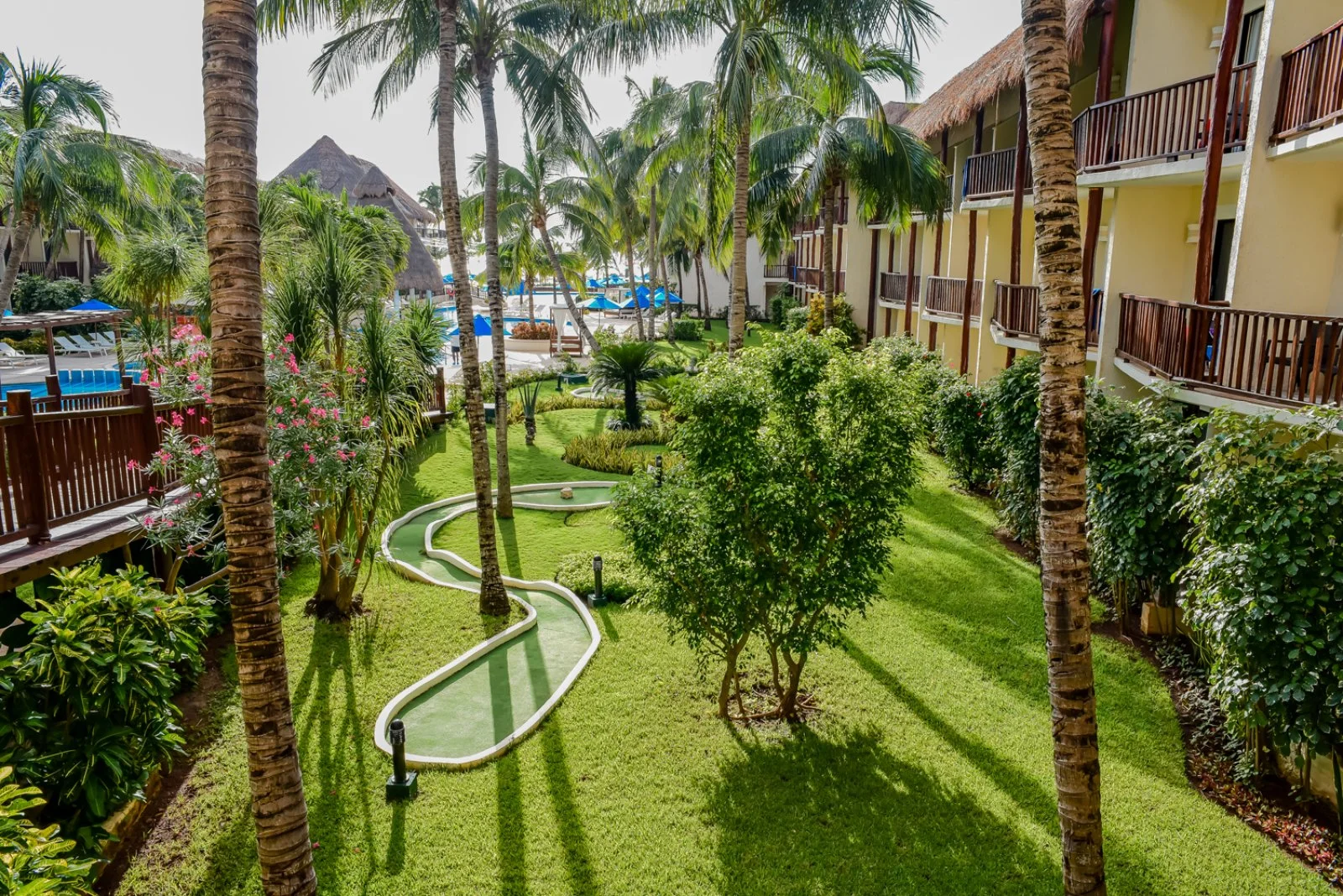 The Reef Cocobeach Beach Front Resort & Spa 