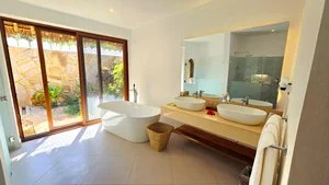 BLUEBAY BEACH RESORT & SPA – Kiwengwa