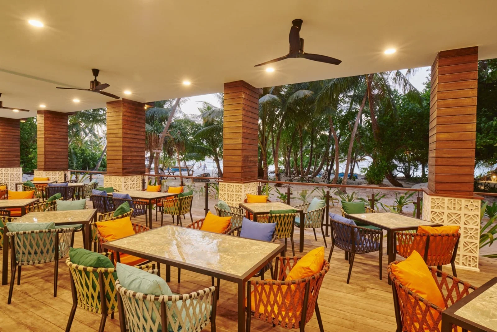 Beach Hotel Dhigurah 