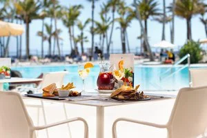 Pool bar