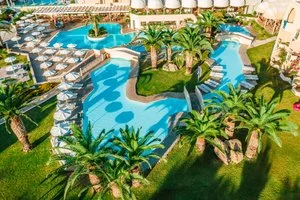 Piscina principale e piscina per bambini