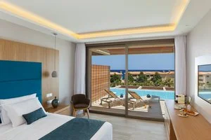 Deluxe swim-up Imperial Residences