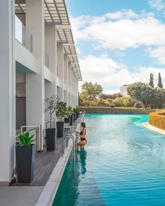 Family con piscina condivisa