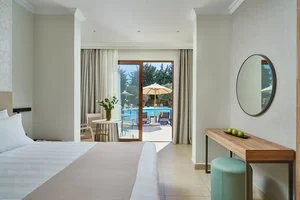 Suite con piscina condivisa e idromassaggio privato