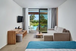 Junior suite vista giardino con piscina privata