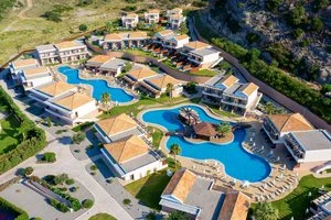 Le due piscine riservate agli over 16