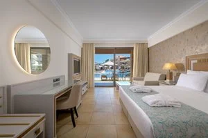 Family suite vista piscina a piano terra