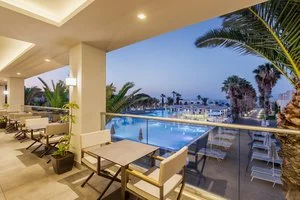 Terrazza lobby bar