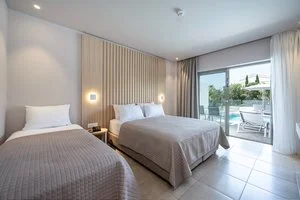 Doppia swim-up inland view