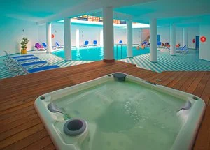Piscina coperta e idromassaggio