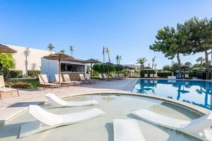 Lounge pool e uno dei pool bar