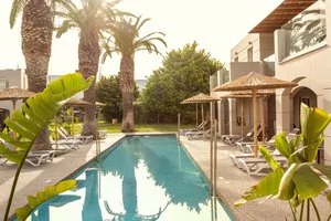 Doppia con piscina condivisa