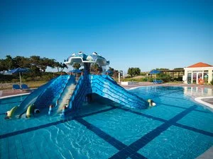 Piscina per bambini con scivoli