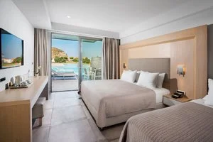 Doppia swim-up vista piscina