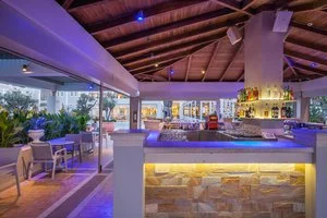 Pool bar